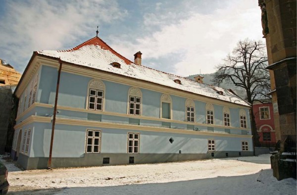 Blue House Brasov_Pagina_01