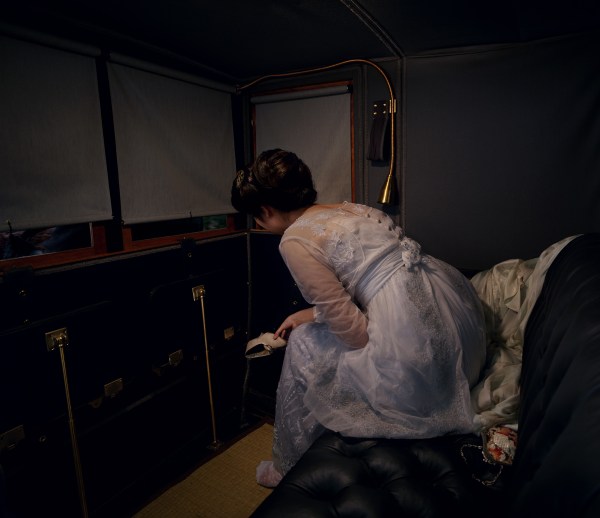 Jeff Wall, After 'Spring Snow', by Yukio Mishima, chapter 34, 2000-2005, fotografia a colori, 57.5 x 74 cm, Courtesy of the artist